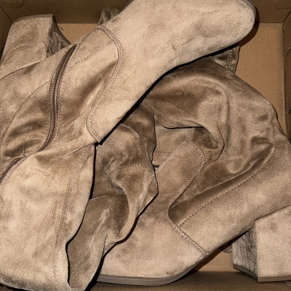 ⭐️HOST PICK ⭐️ Tan knee high boots - Picture 4 of 4